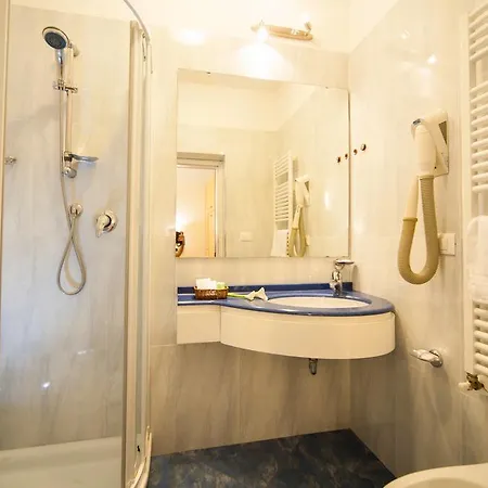 Отель Mon Cheri 3*