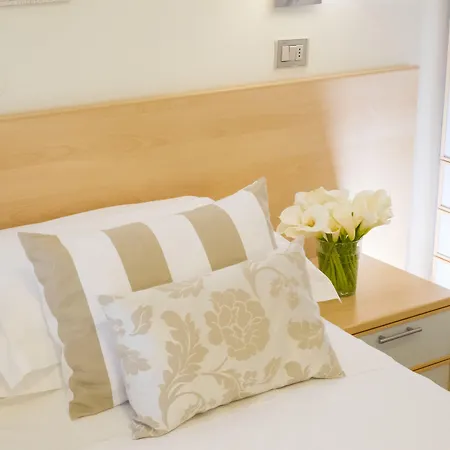 ホテル Mon Cheri 3*